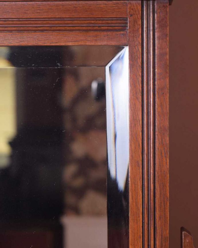 アンティークのドレッサー アンティーク家具 英国のアンティーク家具、大きなミラーのドレッシングテーブル(デスク)。ご希望の方には新しいミラーでお届けしますコンディションのいいアンティークのミラーですが、ご希望の方には新しいミラーに交換してお届けします(別途見積もり)ご注文の際お気軽にご連絡下さい。(k-2212-f)