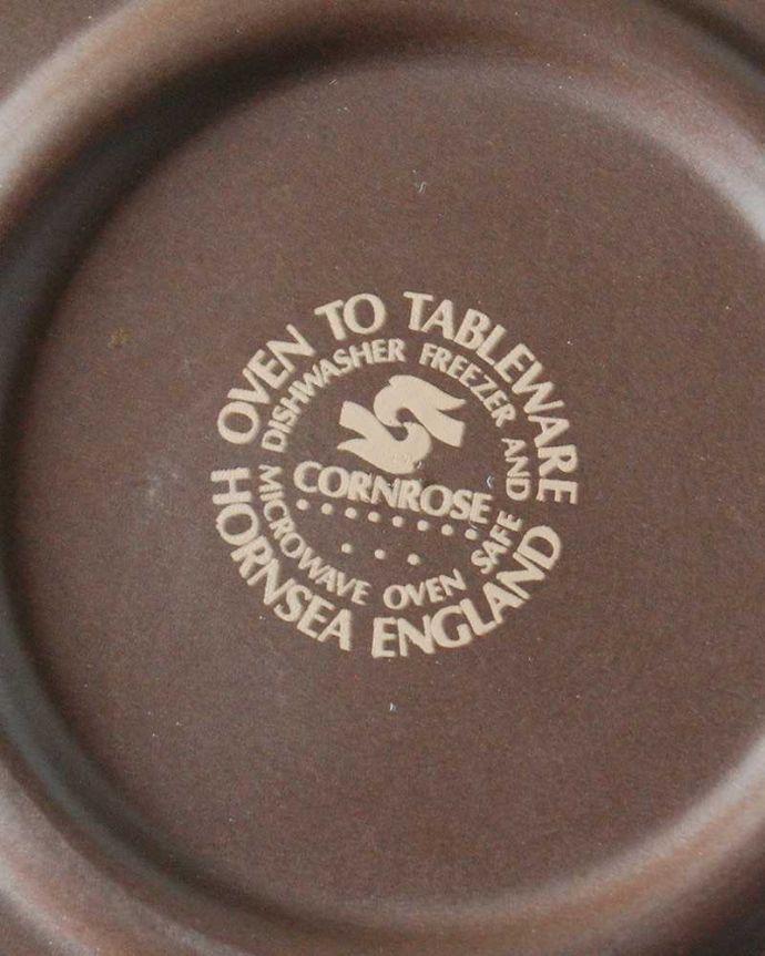 アンティーク雑貨 イギリスからのアンティーク食器。ホーンジー社、HORNSEA CORNROSE 「コーンローズ」シリーズ（トリオ）。裏側には品質の証ひっくり返して見ると、こんな感じのポーセリンマークを見つけることが出来ます。(k-2212-z)
