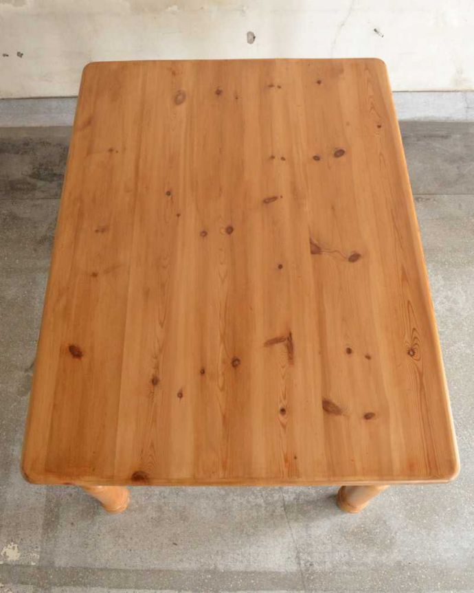 アンティークのテーブル アンティーク家具 イギリスで見つけたアンティークダイニングテーブル、ぬくもりある雰囲気の家具。天板はキレイに修復しました。(k-2213-f)