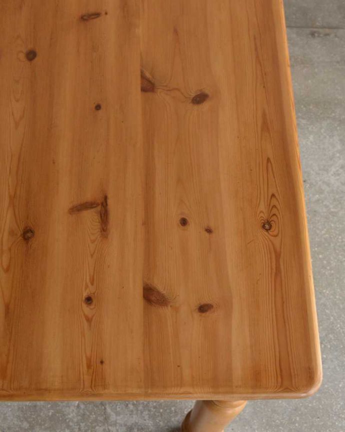 アンティークのテーブル アンティーク家具 イギリスで見つけたアンティークダイニングテーブル、ぬくもりある雰囲気の家具。オールドパイン材だけが持つ・・・なんとも言えずあたたかい雰囲気。(k-2213-f)