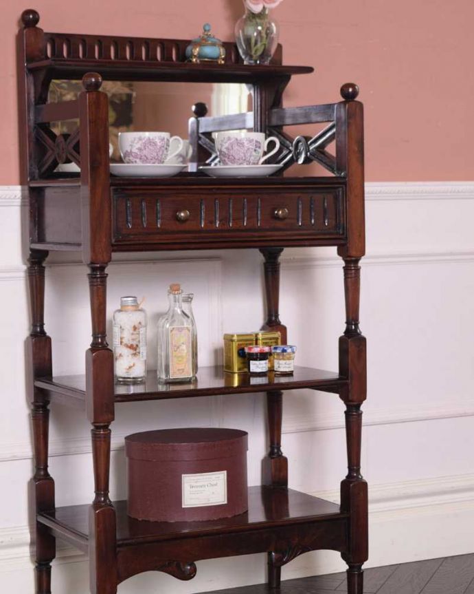 アンティークのキャビネット アンティーク家具 ミラーと引き出しまで付いた贅沢なオープンシェルフ、アンティーク英国家具。隙間収納にもおすすめです。(k-2214-f)