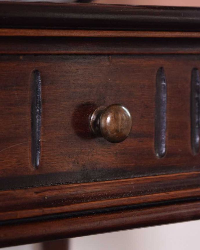 アンティークのキャビネット アンティーク家具 ミラーと引き出しまで付いた贅沢なオープンシェルフ、アンティーク英国家具。アクセサリーの様な小さな取っ手。(k-2214-f)