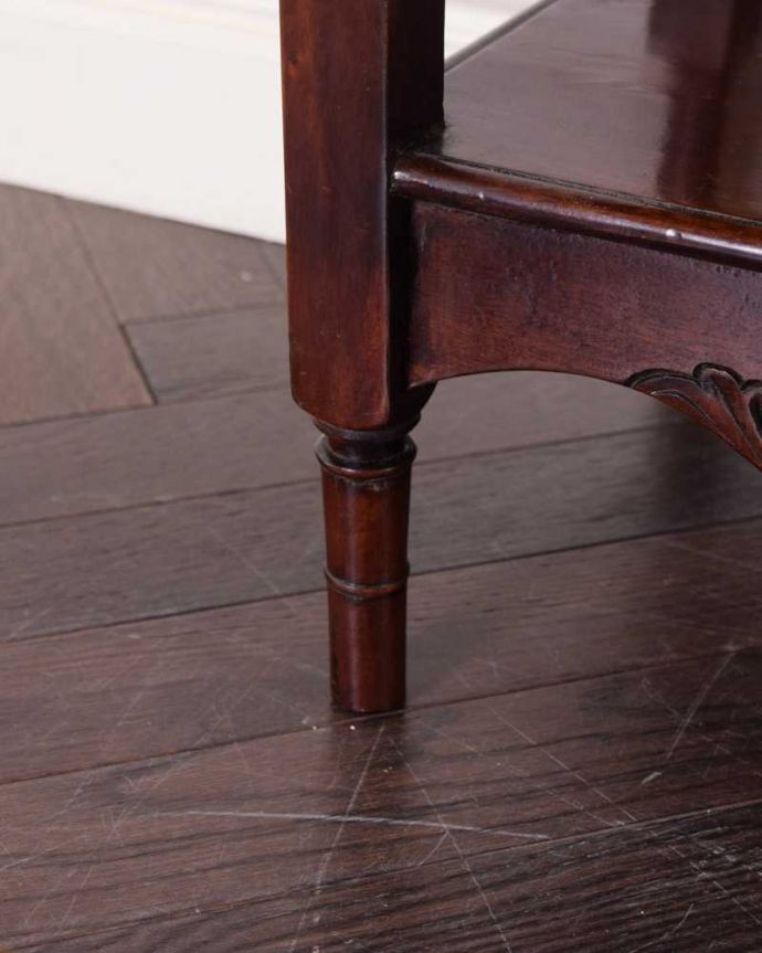 アンティークのキャビネット アンティーク家具 ミラーと引き出しまで付いた贅沢なオープンシェルフ、アンティーク英国家具。女性1人でラクラク運べちゃうんですHandleのアンティークは、脚の裏にフェルトキーパーをお付けしています。(k-2214-f)