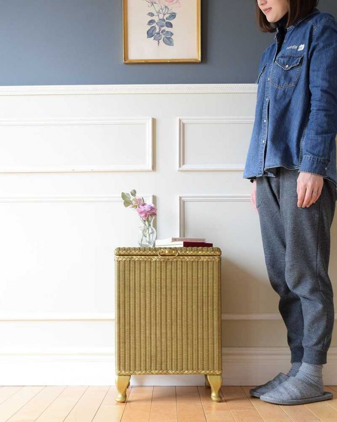 アンティーク｜ロイドルーム　アンティーク家具　イギリスから届いたアンティークロイドルーム、脚付きのランドリーボックス。実は紙で作られた丈夫なボックスパッと見た目は籐に見えるロイドルームボックス。(k-2215-f)