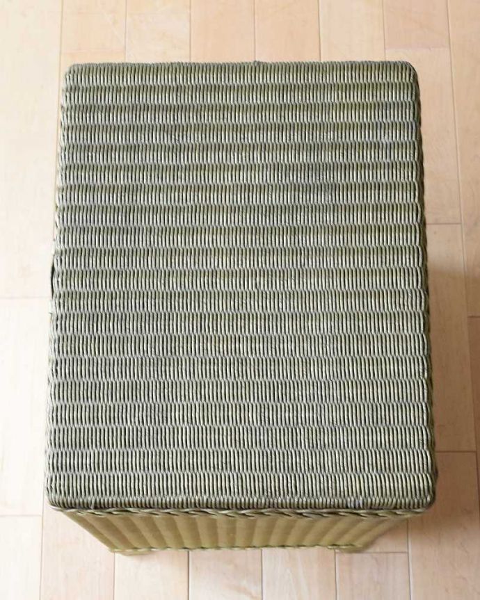 アンティーク｜ロイドルーム　アンティーク家具　イギリスから届いたアンティークロイドルーム、脚付きのランドリーボックス。天板も使えます天板にものを乗せて使うことも出来ます。(k-2215-f)