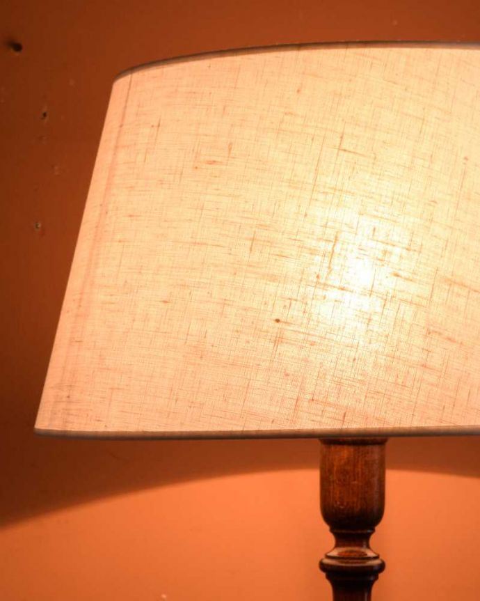 スタンドライト　照明・ライティング　英国輸入のキレイなアンティークフロアランプ（Ｂ22シャンデリア球付）。。(k-2218-f)