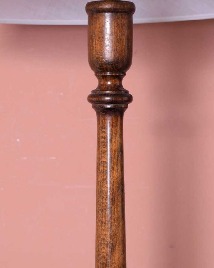 スタンドライト　照明・ライティング　英国輸入のキレイなアンティークフロアランプ（Ｂ22シャンデリア球付）。。(k-2218-f)