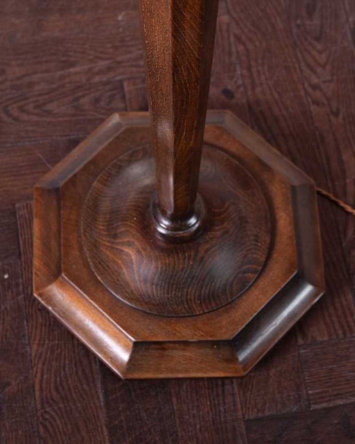 スタンドライト　照明・ライティング　英国輸入のキレイなアンティークフロアランプ（Ｂ22シャンデリア球付）。。(k-2218-f)