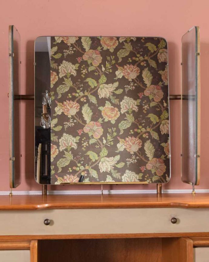 G-PLAN(Gプラン)　アンティーク家具　ビンテージの北欧家具、色合いもカッコイイG-planのドレッサー。お部屋を広く見せてくれる大きなミラー大きなミラーは身だしなみを整えるのはもちろん、お部屋を広く見せてくれる効果もあります。(k-2219-f)