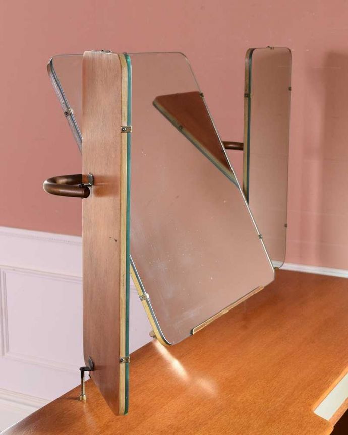 G-PLAN(Gプラン)　アンティーク家具　ビンテージの北欧家具、色合いもカッコイイG-planのドレッサー。女子が喜ぶ三面鏡！大きく、美しいカッティングのミラーです。(k-2219-f)