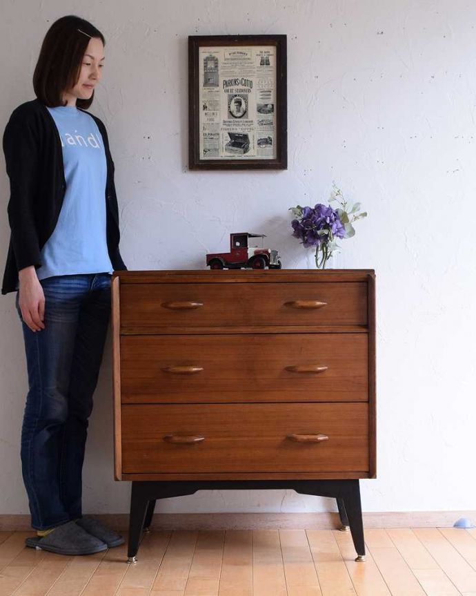 G-PLAN(Gプラン)　アンティーク家具　寝室で使えるヴィンテージ家具、G-planのビューロー （Tola＆Blackシリーズ） 。スッキリとした立ち姿がカッコいい北欧スタイルの家具カッコいいお部屋を作りたい方におススメの北欧デザインの家具。(k-2222-f)