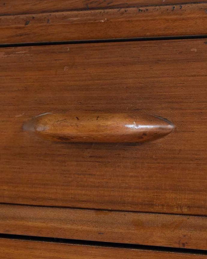 G-PLAN(Gプラン)　アンティーク家具　寝室で使えるヴィンテージ家具、G-planのビューロー （Tola＆Blackシリーズ） 。取っ手もデザインの一部です。(k-2222-f)