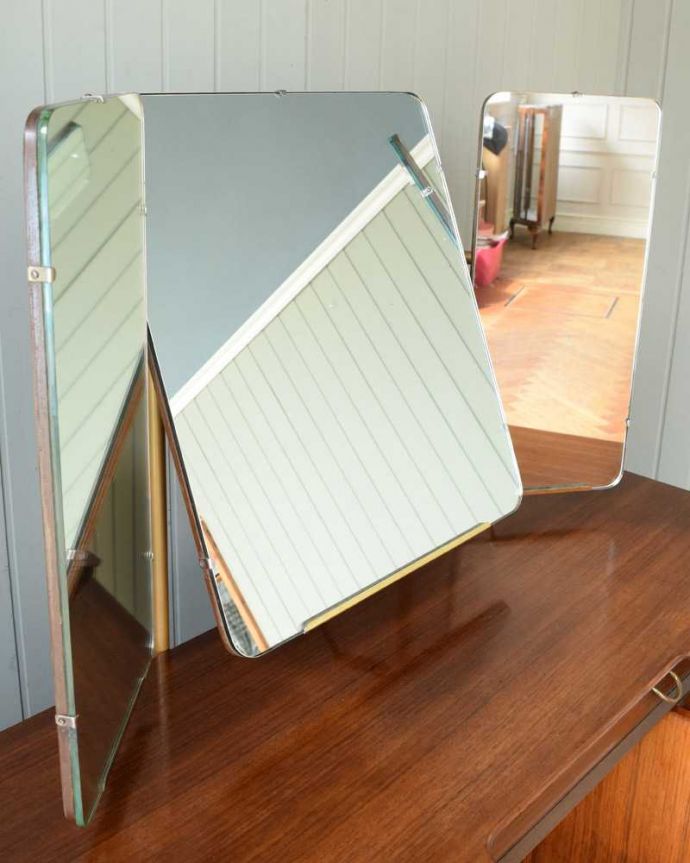 G-PLAN(Gプラン) アンティーク家具 北欧スタイルでカッコいいG-PLAN(トラー&ブラック)のビンテージドレッシングチェスト。お部屋を広く見せてくれる大きなミラー大きなミラーは身だしなみを整えるのはもちろん、お部屋を広く見せてくれる効果もあります。(k-2223-f)