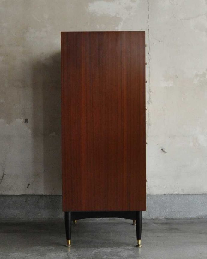 アンティークのチェスト アンティーク家具 ネイサン社のヴィンテージ家具、北欧スタイルのかっこいい6段チェスト。横から見てもスッキリシンプルだからこそ、どこから見てもカッコいいようにしっかりお直ししました。(k-2225-f)