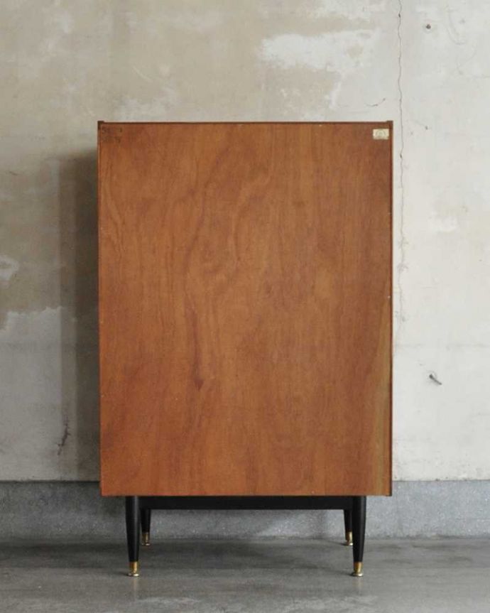 アンティークのチェスト アンティーク家具 ネイサン社のヴィンテージ家具、北欧スタイルのかっこいい6段チェスト。修復してあるので後ろ姿もキレイです。(k-2225-f)