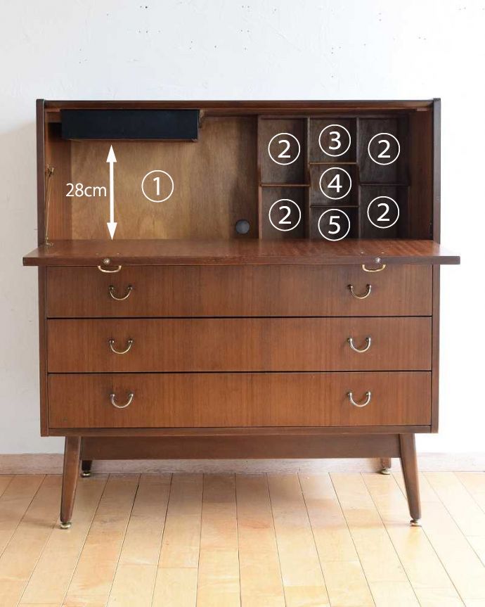 ビューロー　アンティーク家具　北欧スタイルのインテリア、ネイサン社のヴィンテージビューローデスク（机）。見た目だけじゃなく収納力もバッチリの実力派ご希望の方にはさらにスッキリ収納できるようコード配線用の穴あけ加工を施してからお届けします（有料+3000円）お気軽にご連絡下さい。(k-2226-f)