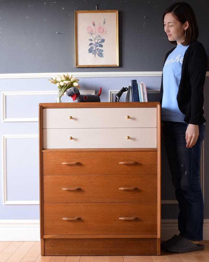 アンティーク家具 Gプランの北欧テイストのインテリア、たっぷり収納できるチェスト。スッキリとしたカッコよさが魅力北欧スタイルのチェストは、やっぱり見た目がカッコいい!シンプルなのでどんなお部屋にも似合います。(k-2227-f)