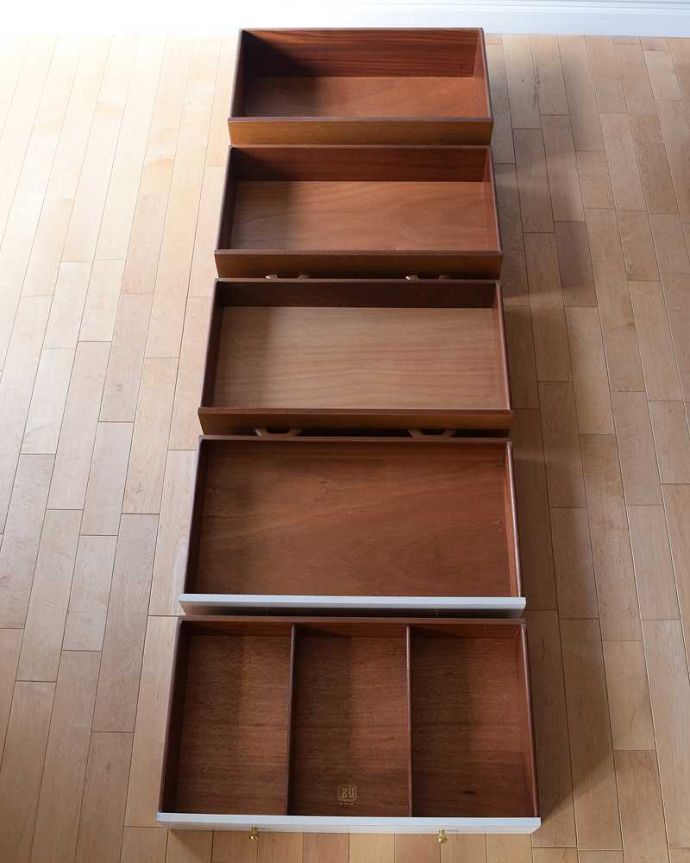 アンティーク家具 Gプランの北欧テイストのインテリア、たっぷり収納できるチェスト。引き出しの中もキレイに修復しました。(k-2227-f)