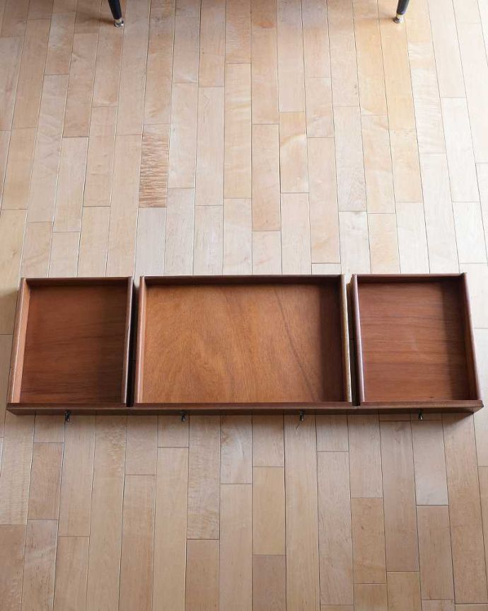 アンティーク家具 北欧インテリアのヴィンテージ家具、Nathan(ネイサン)社のドレッシングチェスト。引き出しの中もキレイに修復しました細々としたものを安心して収納していただけるよう引き出しの中もキレイにお直ししてあります。(k-2228-f)