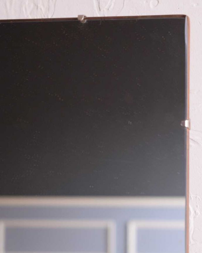 アンティーク家具 北欧インテリアのヴィンテージ家具、Nathan(ネイサン)社のドレッシングチェスト。近くで見ると・・・鏡がキレイな状態のものを選んできました。(k-2228-f)