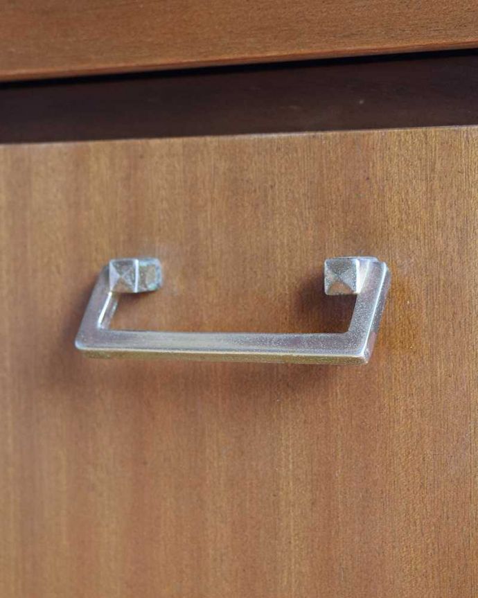 アンティーク家具 北欧インテリアのヴィンテージ家具、Nathan(ネイサン)社のドレッシングチェスト。アクセサリーの様な取っ手。(k-2228-f)
