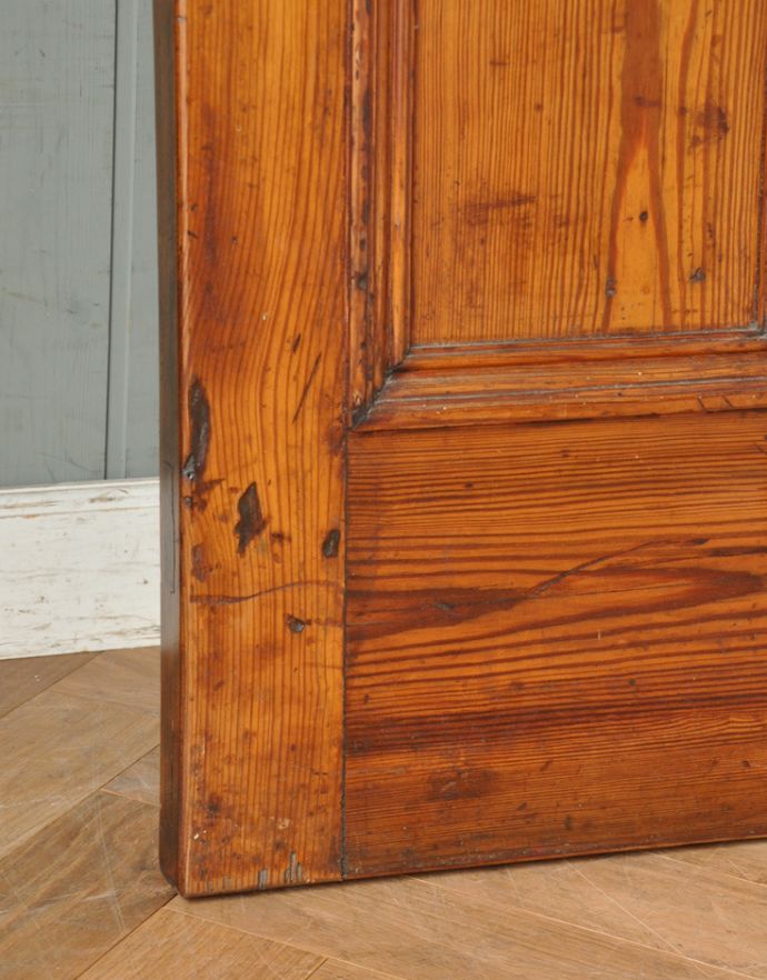 ドア・ゲート　アンティーク家具　ガラス付きのナチュラルな木製のアンティークドア（建具）。直角出ししてありますしっかり直角を出して、水平も見てあります。(k-223-f-1)