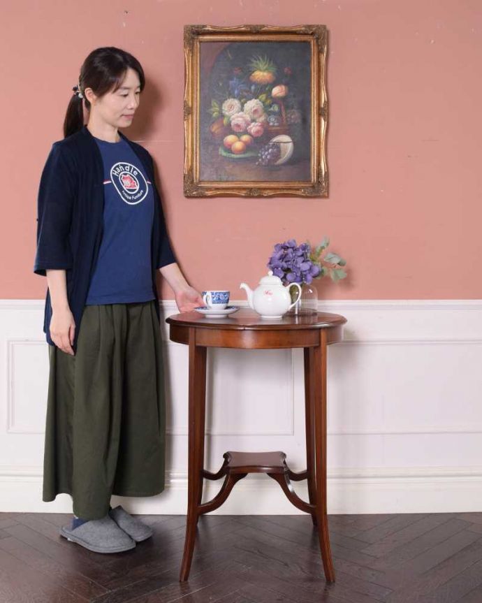 アンティークのオケージョナルテーブル