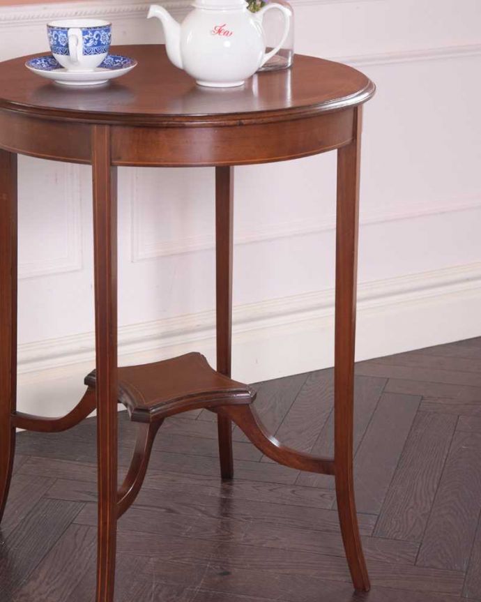 英国のアンティーク家具らしいデザイン