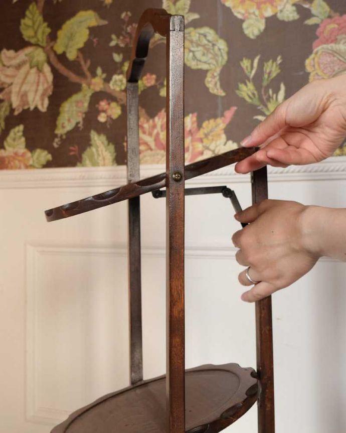 プランツスタンド・ケーキスタンド アンティーク家具 イギリスので見つけたアフタヌーンティーアイテム、アンティークケーキスタンド。あっという間に組み立て出来ます女性でも簡単に組み立て出来ます。(k-2243-f)