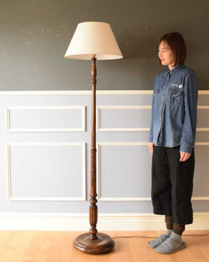 スタンドライト　照明・ライティング　英国で見つけたスタンド照明、アンティークフロアランプ（Ｂ22シャンデリア球付） 。。(k-2244-f)