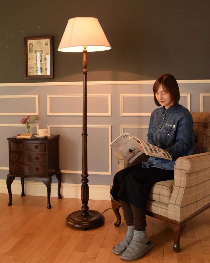 スタンドライト　照明・ライティング　英国で見つけたスタンド照明、アンティークフロアランプ（Ｂ22シャンデリア球付） 。。(k-2244-f)