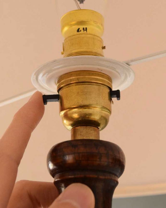 スタンドライト　照明・ライティング　英国で見つけたスタンド照明、アンティークフロアランプ（Ｂ22シャンデリア球付） 。。(k-2244-f)