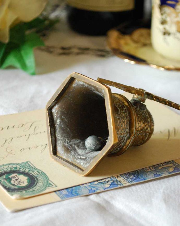 アンティーク 真鍮の雑貨 アンティーク雑貨 英国らしいアンティーク雑貨、真鍮ディナーベル(風車)。アンティークなので多少のキズ・汚れがある場合があります。(k-2244-z)