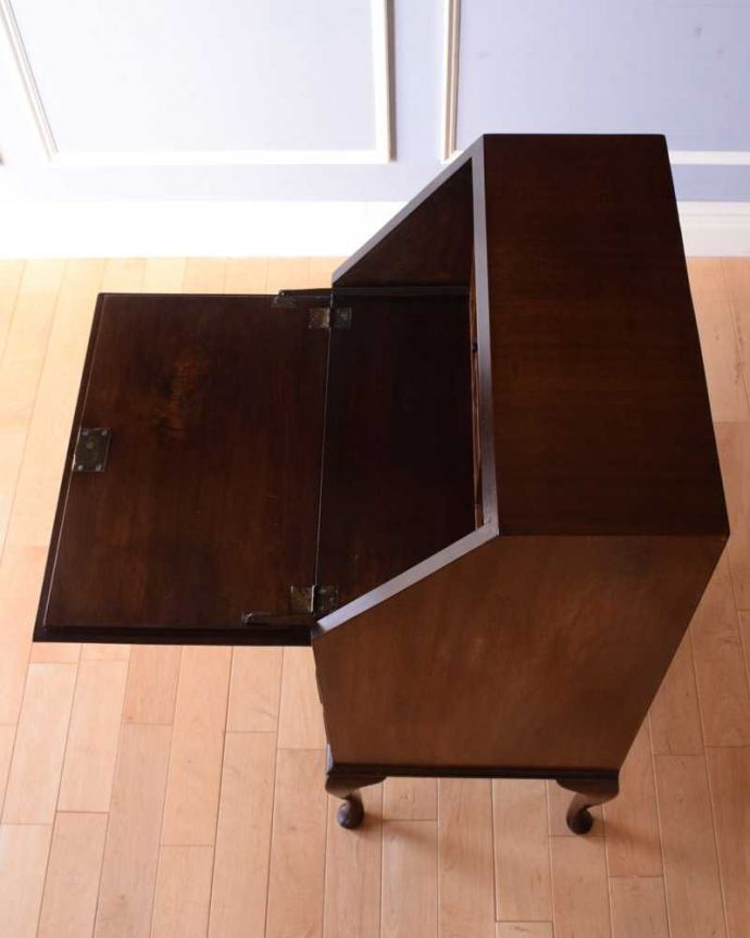 ビューロー　アンティーク家具　英国輸入のオシャレなアンティーク家具のライティングビューロー。気になるデスクの天板やっぱりデスクで一番気になるのが天板。(k-2246-f)