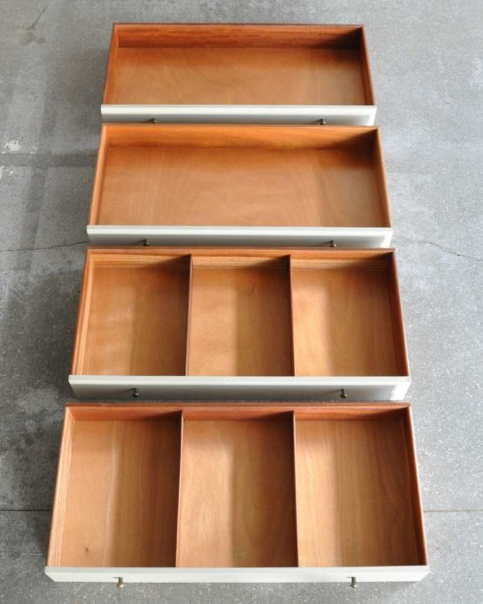 G-PLAN(Gプラン)　アンティーク家具　英国ヴィンテージ家具、G-PLANのお洒落なローチェスト(サニーオーク＆チャイニーズホワイト)。引き出しの中もキレイに修復しました。(k-2248-f)