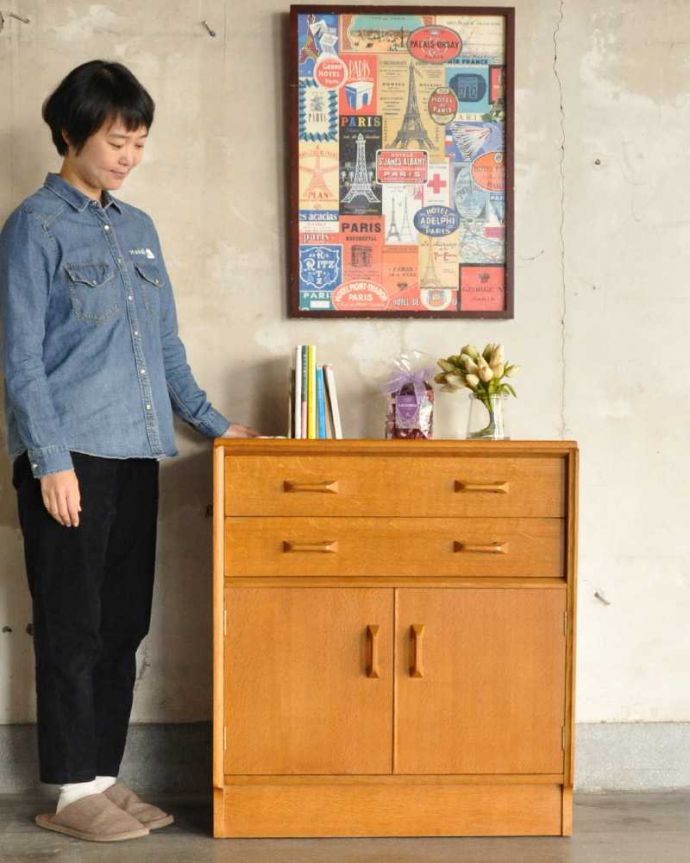 G-PLAN(Gプラン) アンティーク家具 北欧スタイルのヴィンテージ家具、ミラーもついてドレッサーにもなるサイドボード。スッキリとした立ち姿がカッコいい北欧スタイルの家具カッコいいお部屋を作りたい方におススメの北欧デザインの家具。(k-2252-f)