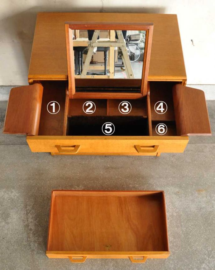 G-PLAN(Gプラン) アンティーク家具 北欧スタイルのヴィンテージ家具、ミラーもついてドレッサーにもなるサイドボード。キレイにお直ししました引き出しの中も修復の際、専門の職人がキレイにしました。(k-2252-f)