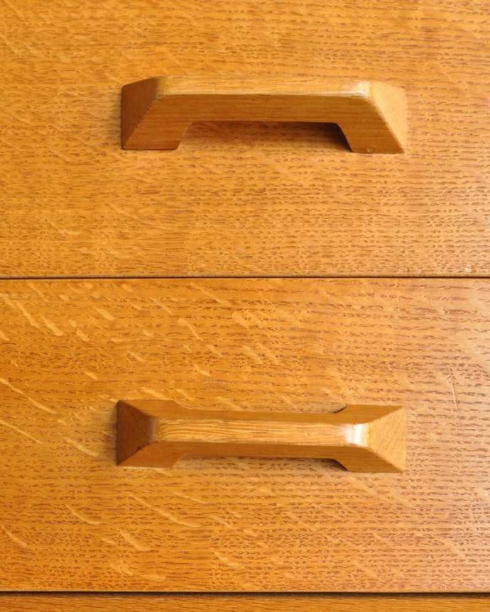 G-PLAN(Gプラン) アンティーク家具 北欧スタイルのヴィンテージ家具、ミラーもついてドレッサーにもなるサイドボード。デザインの一部になっている取っ手取っ手のデザインもシンプルかつ機能的に。(k-2252-f)