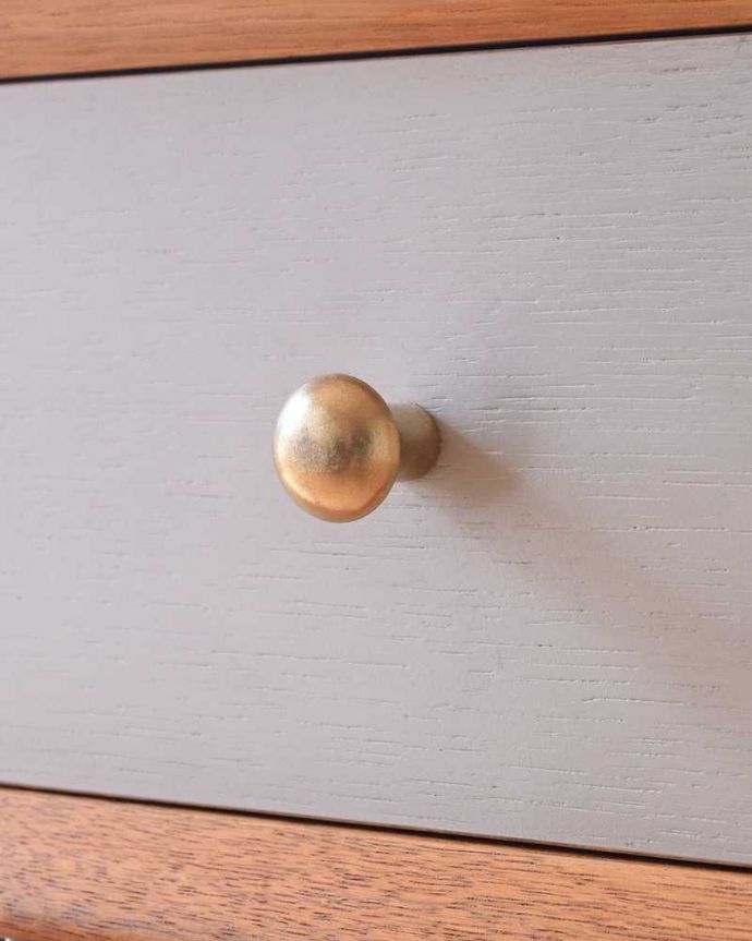 G-PLAN(Gプラン)　アンティーク家具　寝室で使えるヴィンテージ家具、G-planのサイドテーブル。シンプルでカッコいい取っ手北欧デザインらしいシンプルなデザインの取っ手。(k-2254-f)