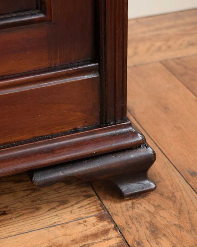 アンティークのキャビネット　アンティーク家具　豪華なアンティーク家具、イギリスで見つけたミラー付きのミュージックキャビネット。女性１人でラクラク運べちゃうんですHandleのアンティークは、脚の裏にフェルトキーパーをお付けしています。(k-2257-f)