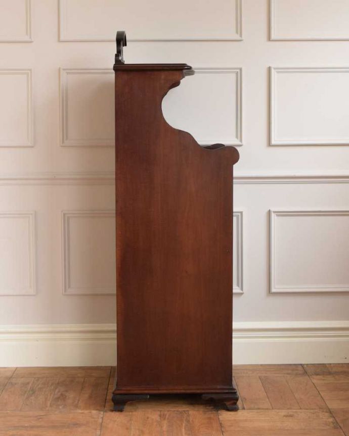 アンティークのキャビネット　アンティーク家具　豪華なアンティーク家具、イギリスで見つけたミラー付きのミュージックキャビネット。もちろん横顔も美しいしっかりお直ししたので、どこから見ても美しい自信があります。(k-2257-f)