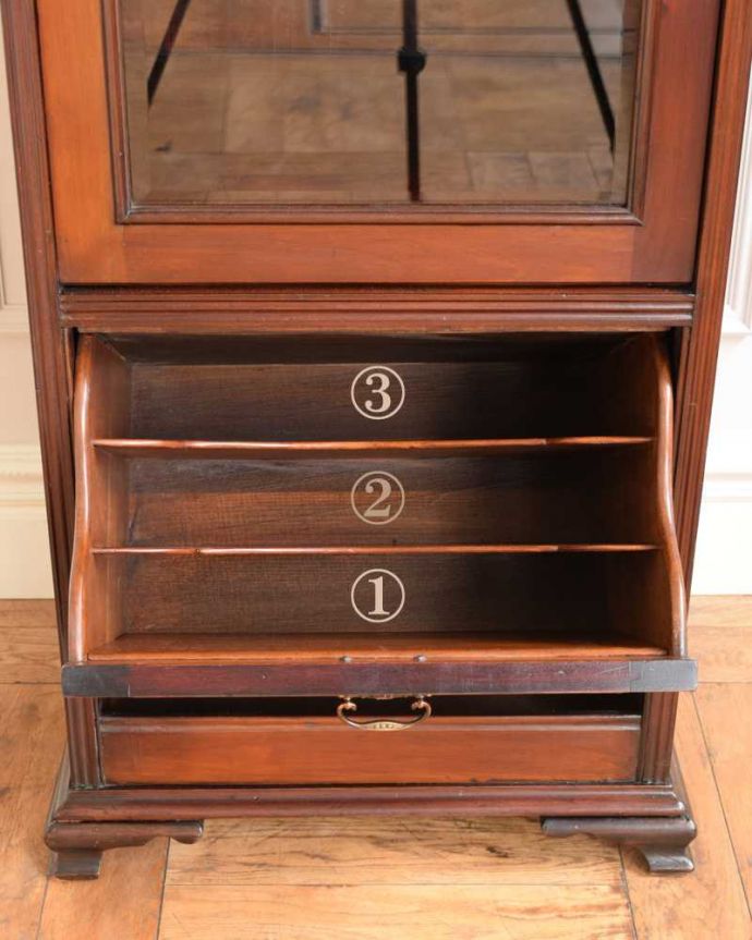 アンティークのキャビネット　アンティーク家具　豪華なアンティーク家具、イギリスで見つけたミラー付きのミュージックキャビネット。中もキレイに修復しましたアンティークは新品ではないので経年変化によるキズはありますが、専門の職人がキレイにお直ししました。(k-2257-f)