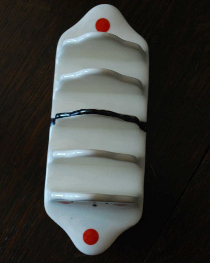 アンティーク 陶磁器の雑貨　アンティーク雑貨　英国のアンティーク雑貨、モダンなデザインの陶器のトーストスタンド。上から見るとこんな感じです。(k-2257-z)