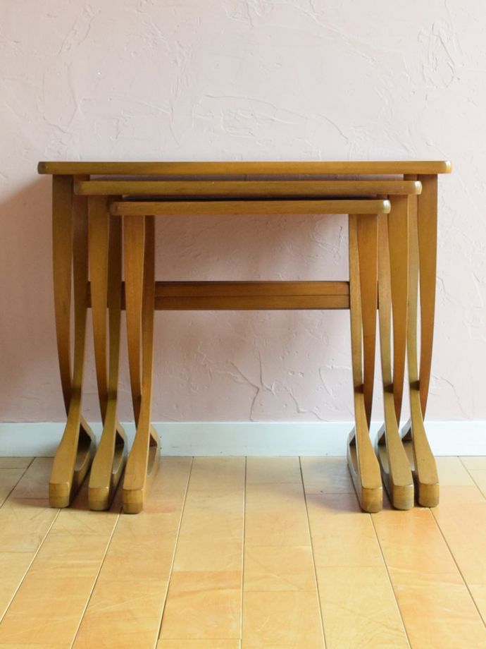 コーヒーテーブルの側面