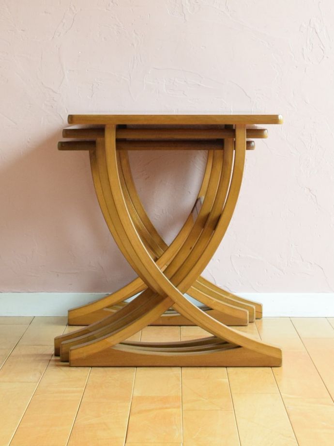 ビンテージコーヒーテーブルの側面