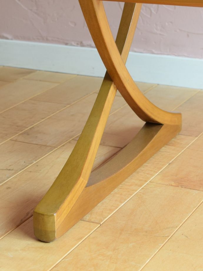 ビンテージテーブルの脚