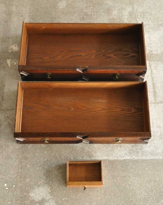 ビューロー　アンティーク家具　大容量のアンティーク収納家具、英国のブックビューロー（本棚付きデスク） 。何でも収納できる引き出しもちろん、引き出しの中もキレイに修復しました。(k-2259-f)