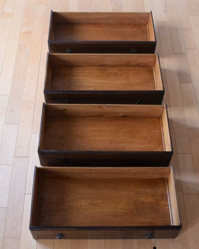 アンティークのチェスト　アンティーク家具　機能的な英国のアンティーク家具、ドレッサーを兼ねたバチェラーズチェスト。何を入れても大丈夫。(k-2261-f)