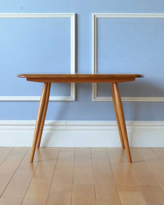 アーコールの家具　アンティーク家具　北欧スタイルの定番ブランド、アーコール社のアンティークコーヒーテーブル。クルッと回転。(k-2263-f)