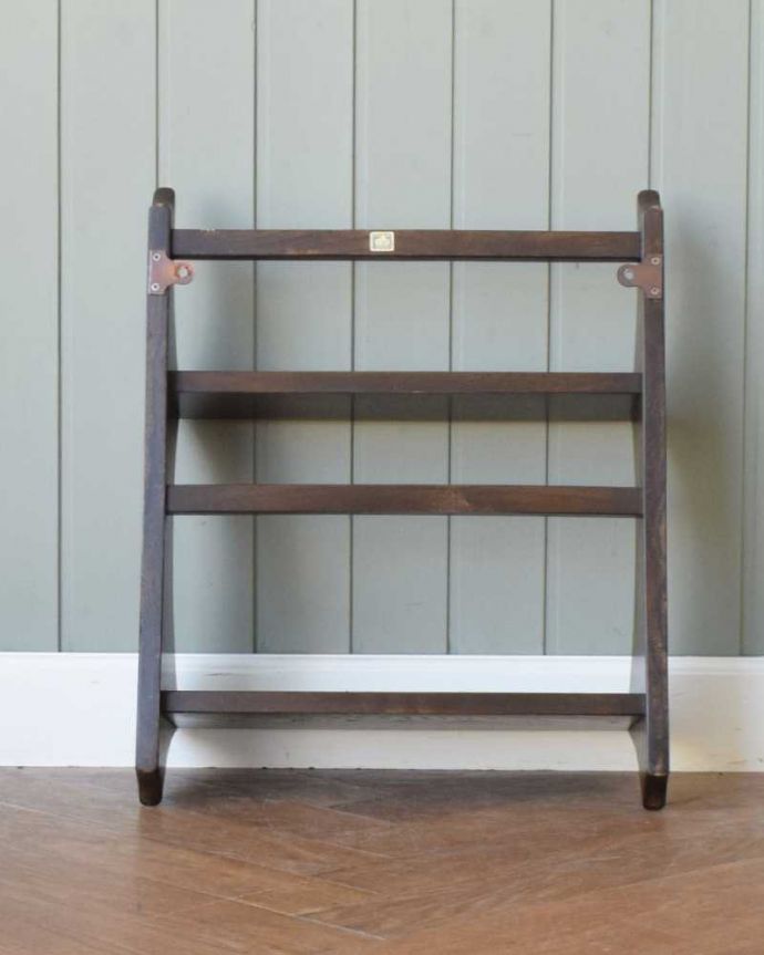 アーコールの家具　アンティーク家具　ディスプレイが楽しくなる、アーコール社の小さなウォールシェルフ（ヴィンテージプレートラック）。後ろ側を見てみると･･･ビンテージなので、もちろん経年変化によるキズはありますが、職人がキレイに修復しました。(k-2264k-f)